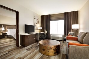 Premium bedding, desk, laptop workspace, blackout drapes - Hilton Garden Inn Downtown Birmingham (Birmingham)