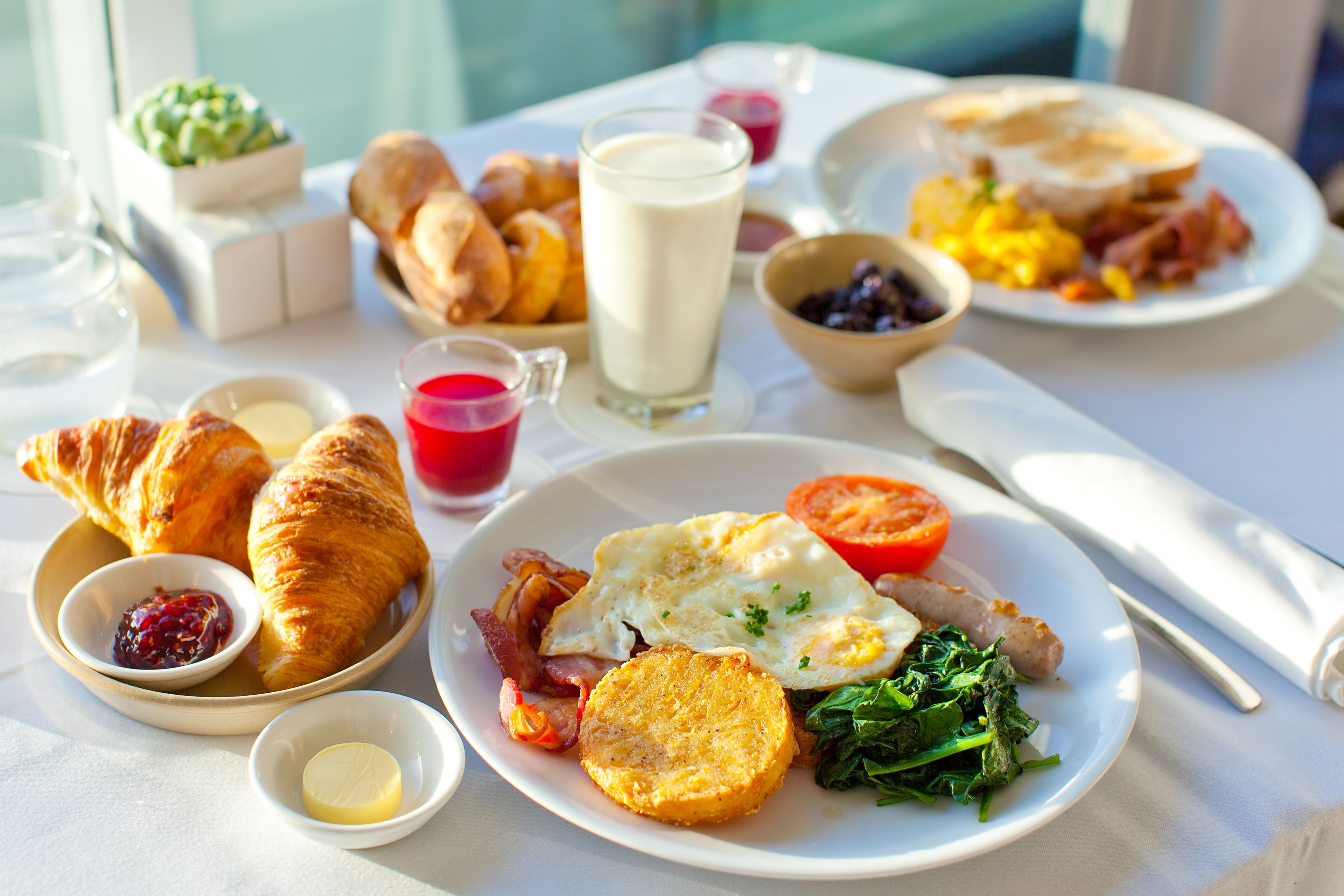 free daily cooked-to-order breakfast