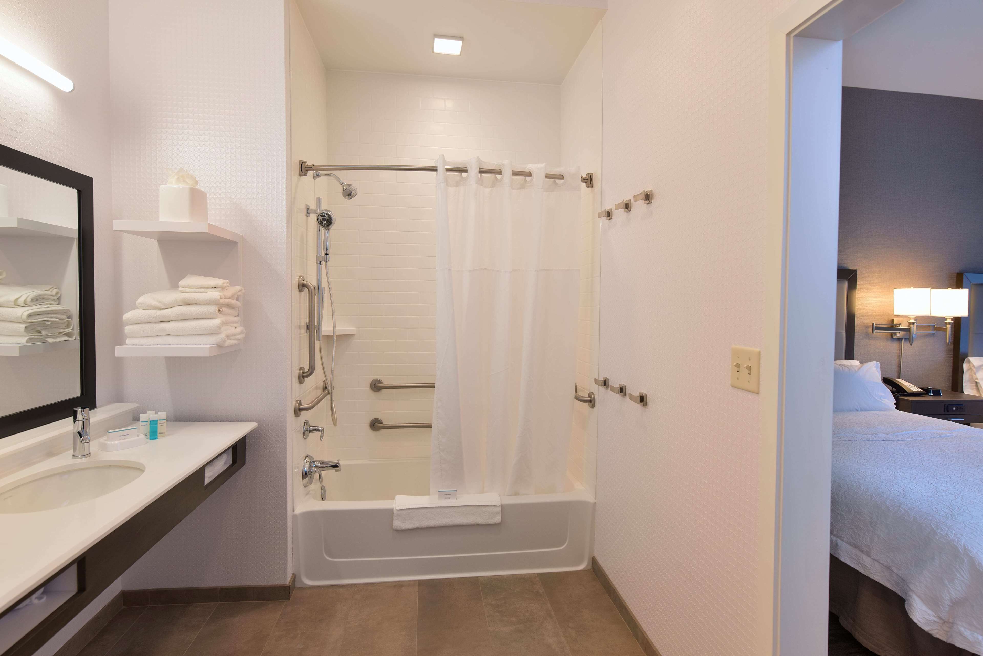 standard room, 2 queen beds, bathtub | bathroom | free toiletries, hair dryer, towels