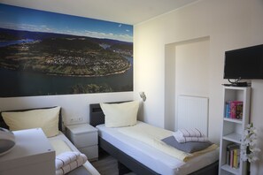 In-room safe, soundproofing, free WiFi, bed sheets