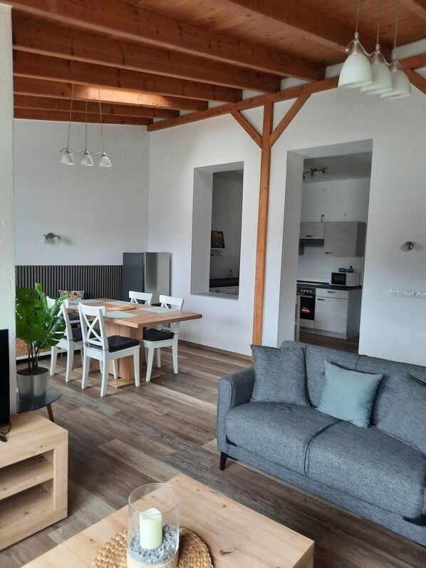 Appartement, 2 chambres, cuisine, vue jardin | Coin séjour