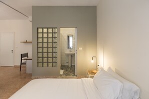 Suite estudio Confort, para no fumadores | Tabla de planchar con plancha, wifi gratis y ropa de cama