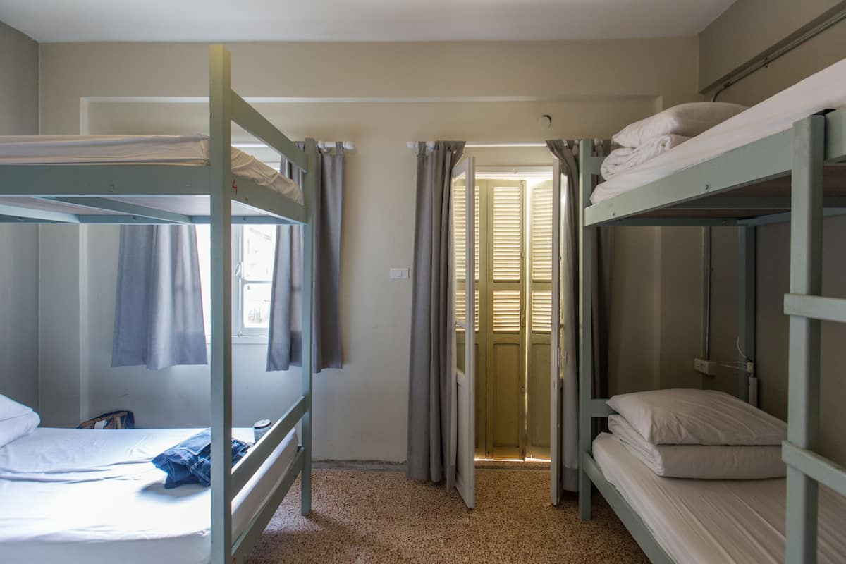 Dormitorio compartido, dormitorio mixto (1 of 6 beds) | 1 dormitorio, tabla de planchar con plancha, wifi gratis y ropa de cama