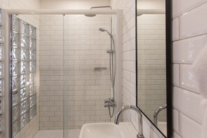 Bathroom - The Grand Meshmosh Hotel (Beirut)