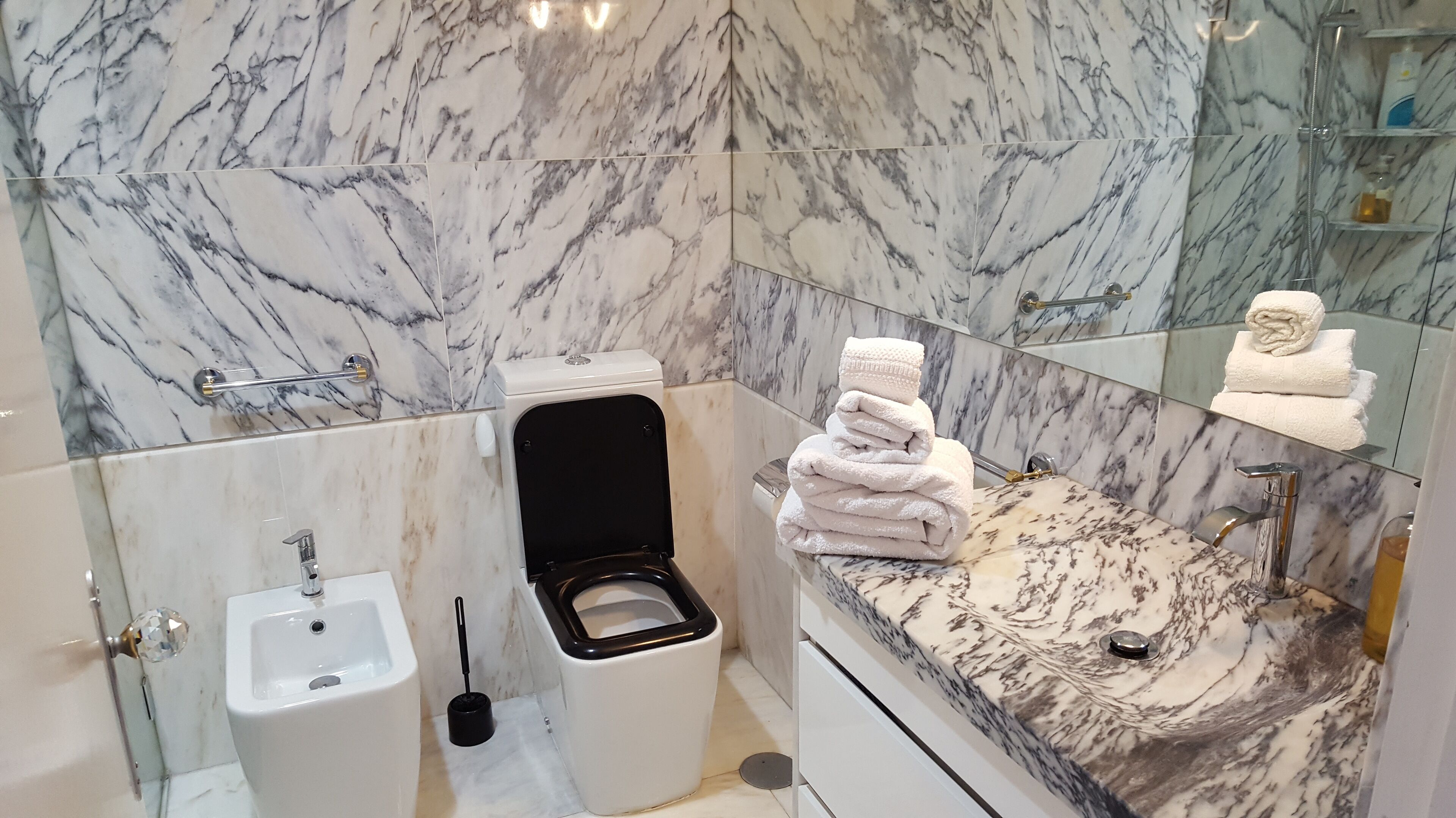 deluxe duplex, 3 bedrooms, sea view | bathroom | shower, hydromassage showerhead, free toiletries, hair dryer