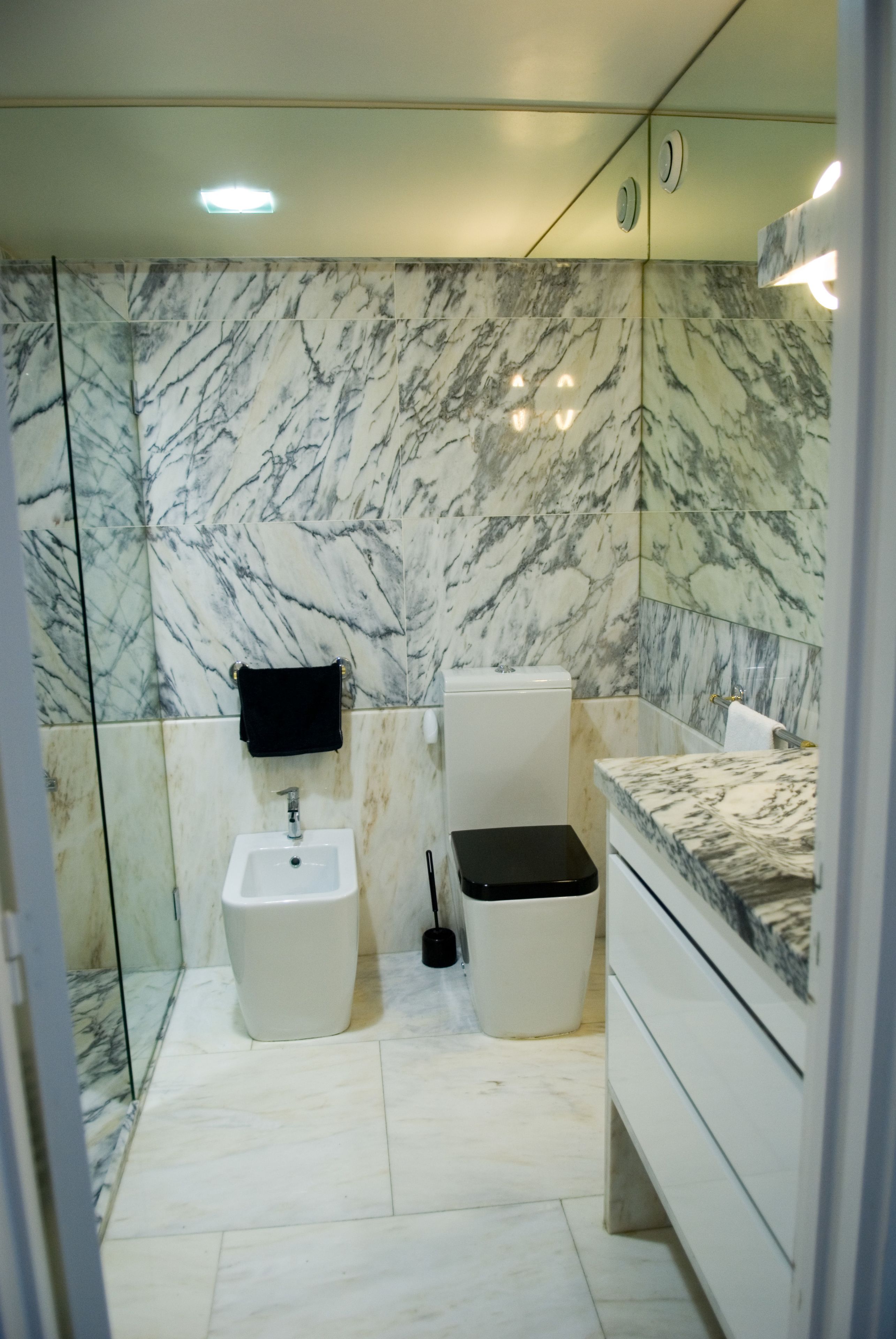 deluxe duplex, 3 bedrooms, sea view | bathroom | shower, hydromassage showerhead, free toiletries, hair dryer