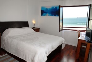 Apartamento, 1 quarto, vista para o mar | Cofres nos quartos, ferros/tábuas de passar roupa, berços grátis