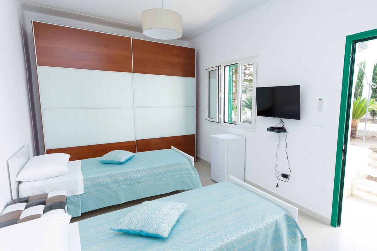 Habitación con 1 cama matrimonial o 2 individuales | Minibar, cunas y wifi gratis