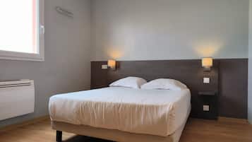 Estudio Confort, 1 cama matrimonial | Escritorio, insonorización, wifi gratis y ropa de cama