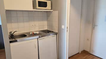 Comfort Studio, 1 Double Bed | Private kitchen | Fridge, microwave, stovetop, electric kettle