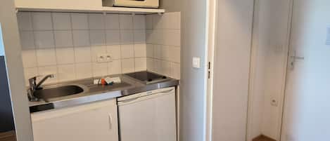 Comfort Studio, 1 Double Bed | Private kitchen