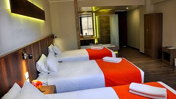 Kamar Triple | Tempat tidur lipat/tambahan, Wi-Fi gratis, dan seprai linen