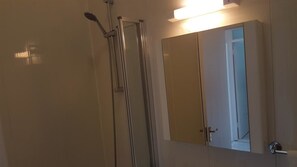 Dusche im Bad