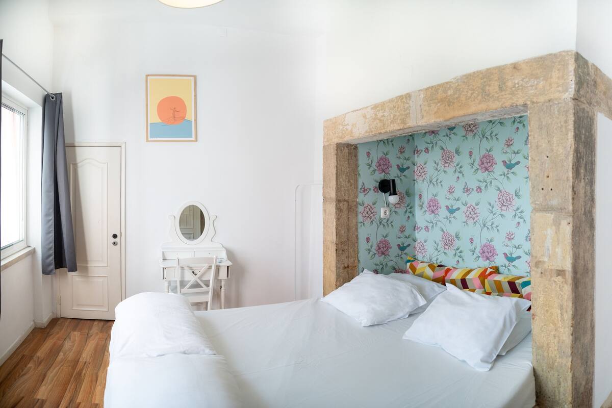 Double Room Shared Bathroom | เตารีด/โต๊ะรีดผ้า, Wi-Fi ฟรี, ผ้าปูที่นอน