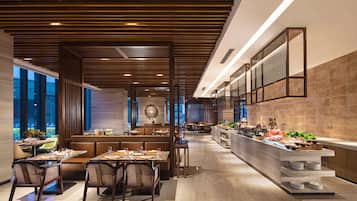 Daily buffet breakfast (CNY 148 per person)