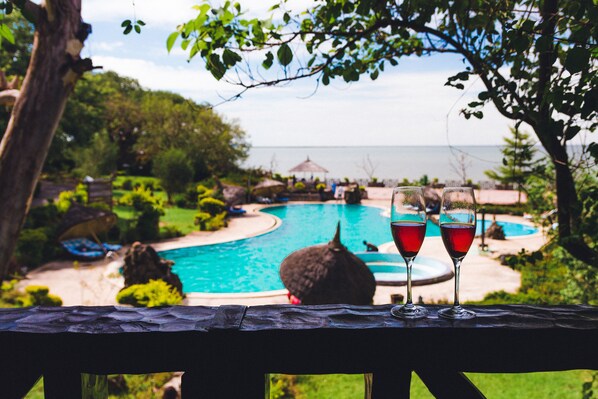 Outdoor pool - Kuriftu Resort & Spa Lake Tana (Bahir Dar)