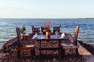 Breakfast, lunch, dinner served; local and international cuisine 