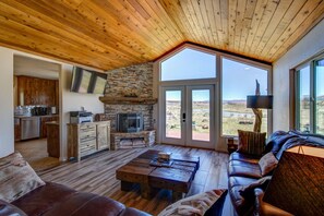 Luxury-Haus, 3 Schlafzimmer, Flussblick | Wohnzimmer | LCD-Fernseher, Netflix