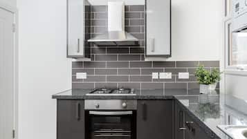 尊荣公寓, 2 间卧室, 海滨 | 私人厨房 | 冰箱、微波炉、茶具/咖啡用具