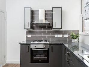 Premium Apartment, 2 Bedrooms, Beachfront | Private kitchen - Western Parade Apartments (Portsmouth)