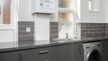 尊荣公寓, 2 间卧室, 海滨 | 私人厨房 | 冰箱、微波炉、茶具/咖啡用具