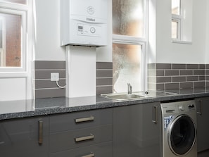 Premium Apartment, 2 Bedrooms, Beachfront | Private kitchen - Western Parade Apartments (Portsmouth)