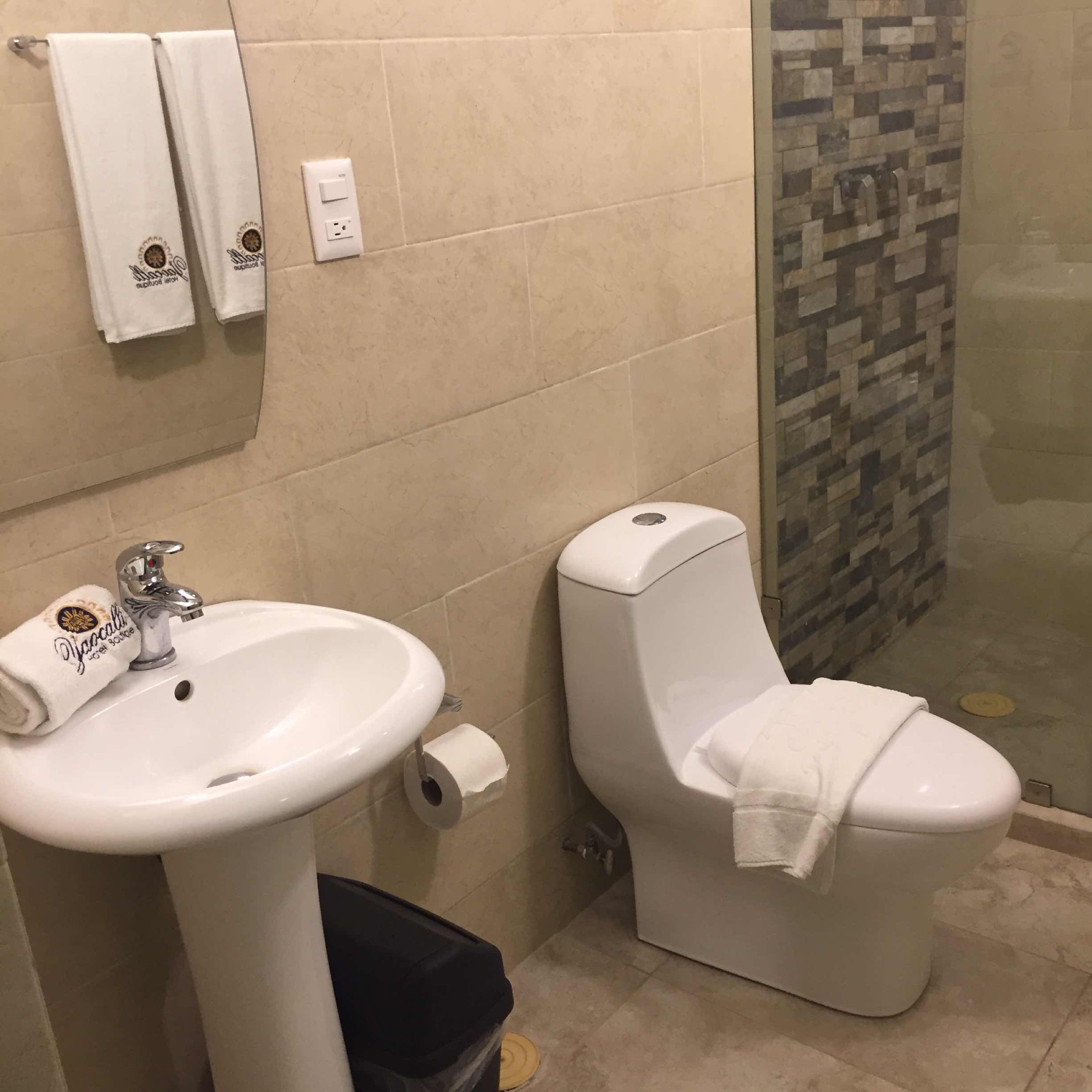 standard double room, 6 bedrooms | 1 bedroom, down duvets, individually furnished, desk