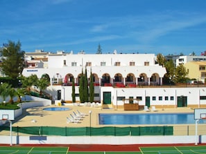 Piscine extérieure (ouverte en saison)