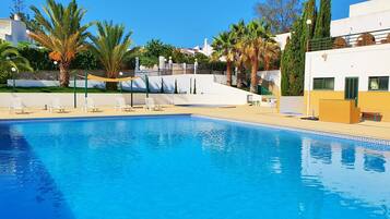 Piscine extérieure (ouverte en saison)