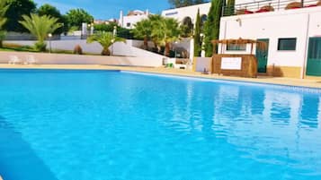 Piscine extérieure (ouverte en saison)