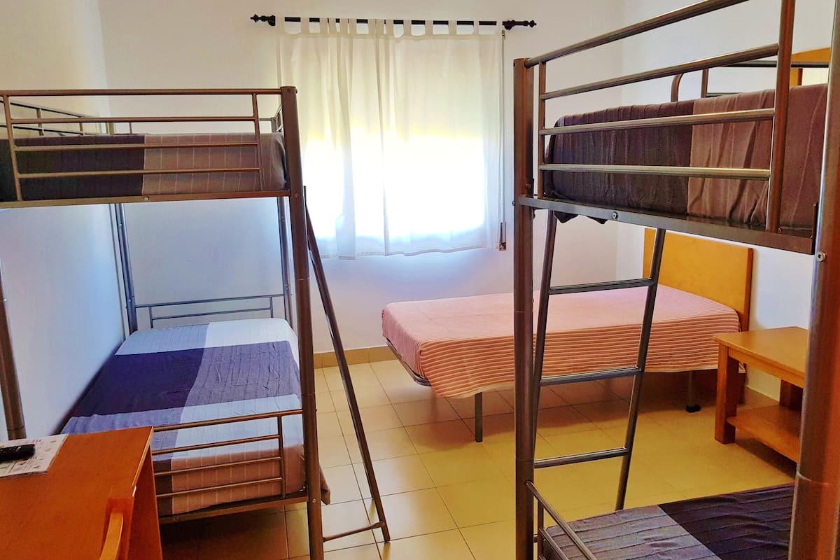 Family Room | Free WiFi, bed sheets