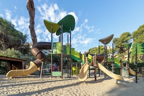 Zona de jocs infantil: a l'aire lliure