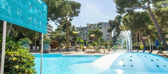 Golden Avenida Family Suites