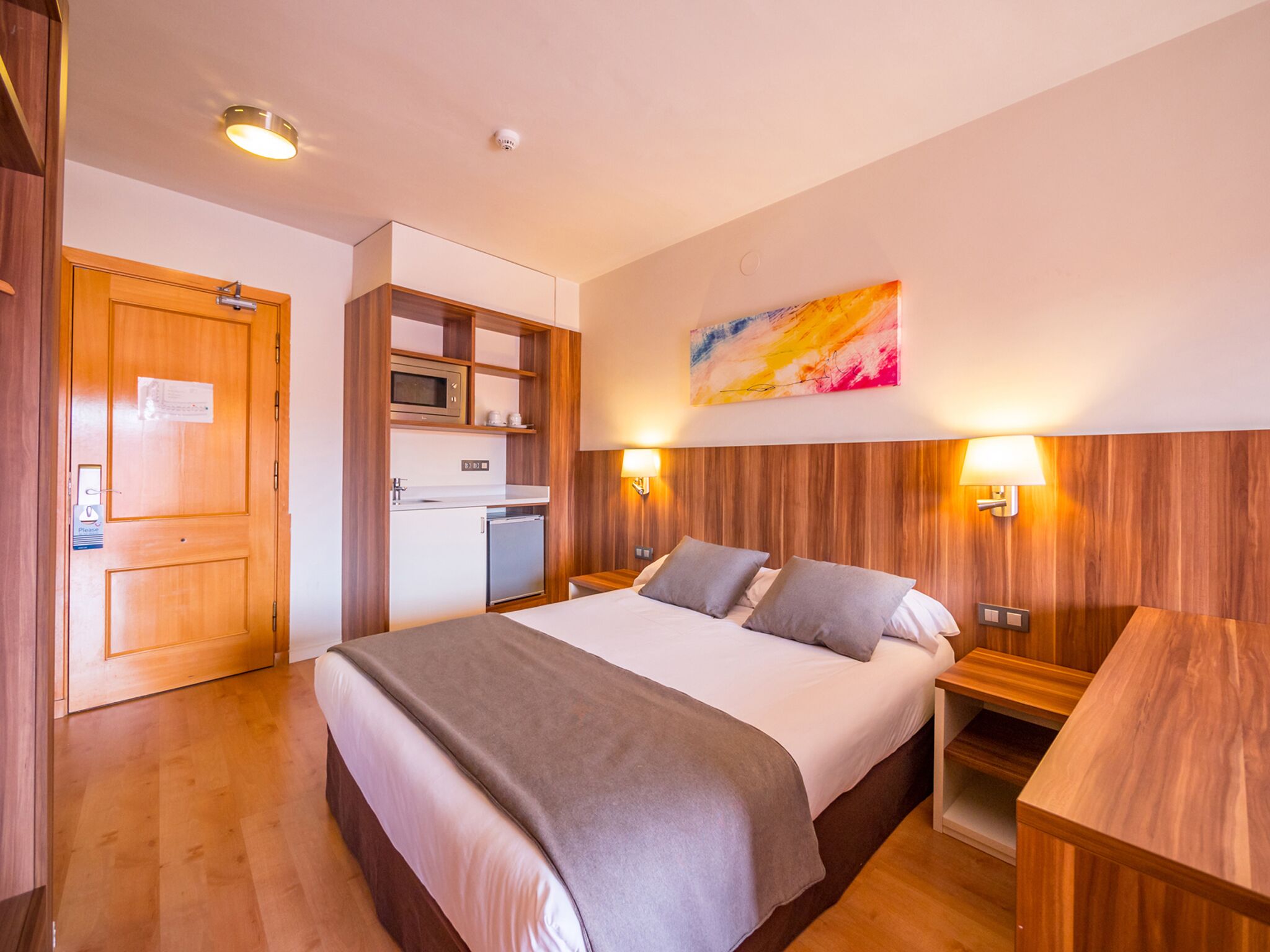 In-room safe, desk, free WiFi, bed sheets