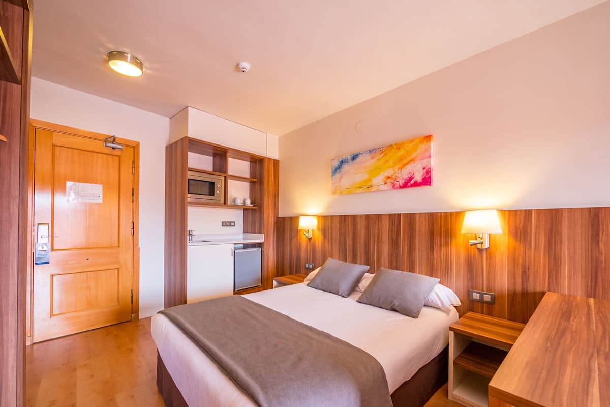 In-room safe, desk, WiFi (free), bed sheets