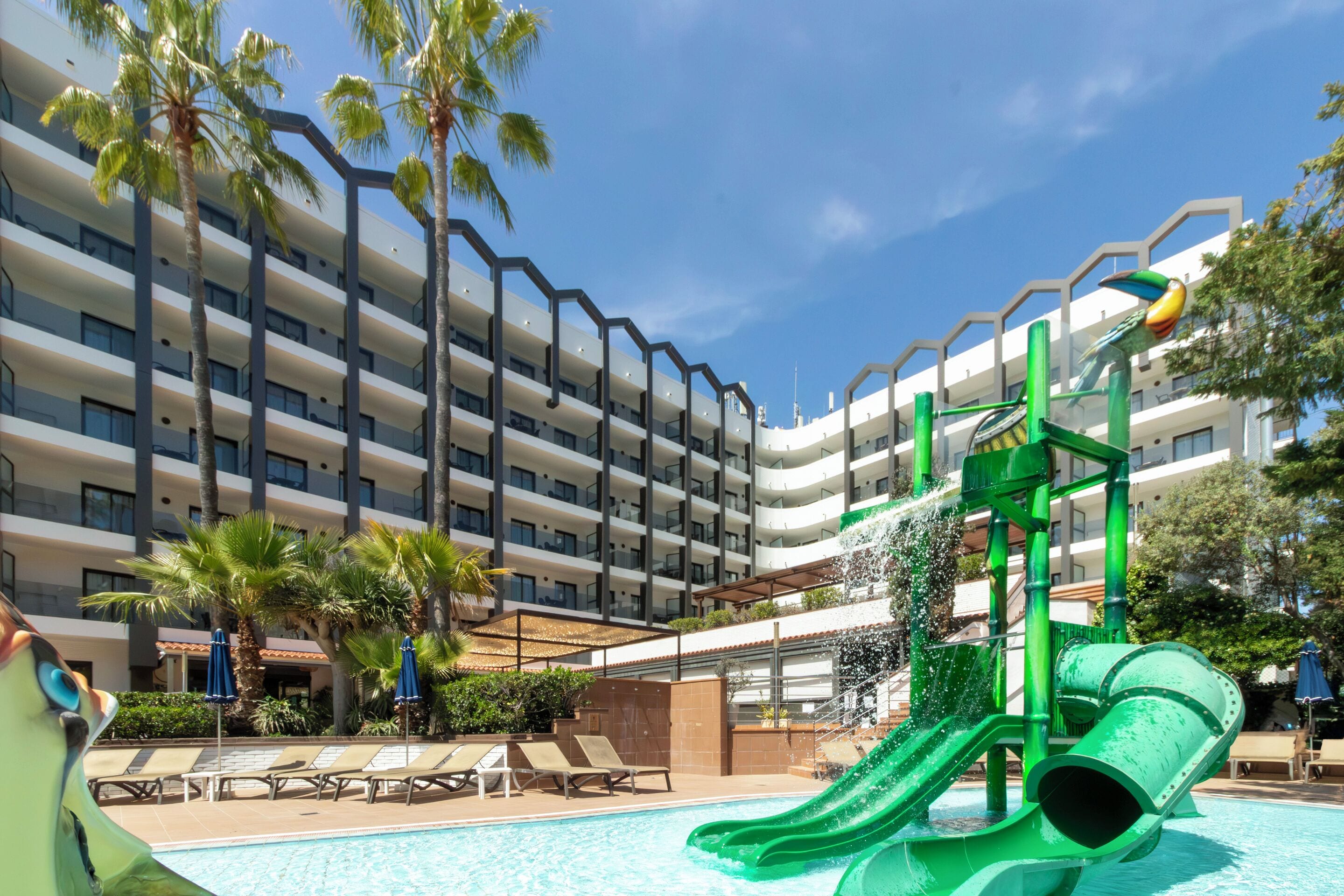 Golden Avenida Family Suites Reviews, Deals & Photos 2026 - Expedia