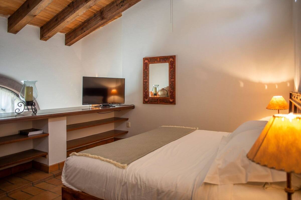 Master Suite | Ropa de cama de alta calidad, cortinas opacas, ropa de cama