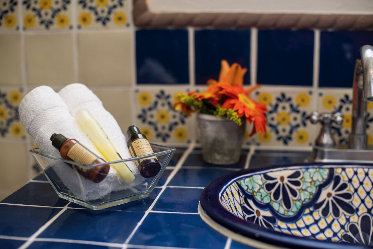 suite, 2 double beds | bathroom | shower, free toiletries, towels