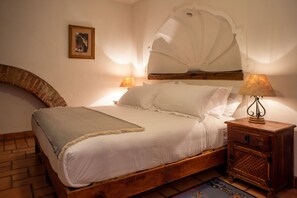 Suite, 1 cama King size | Ropa de cama de alta calidad, cortinas blackout y ropa de cama 