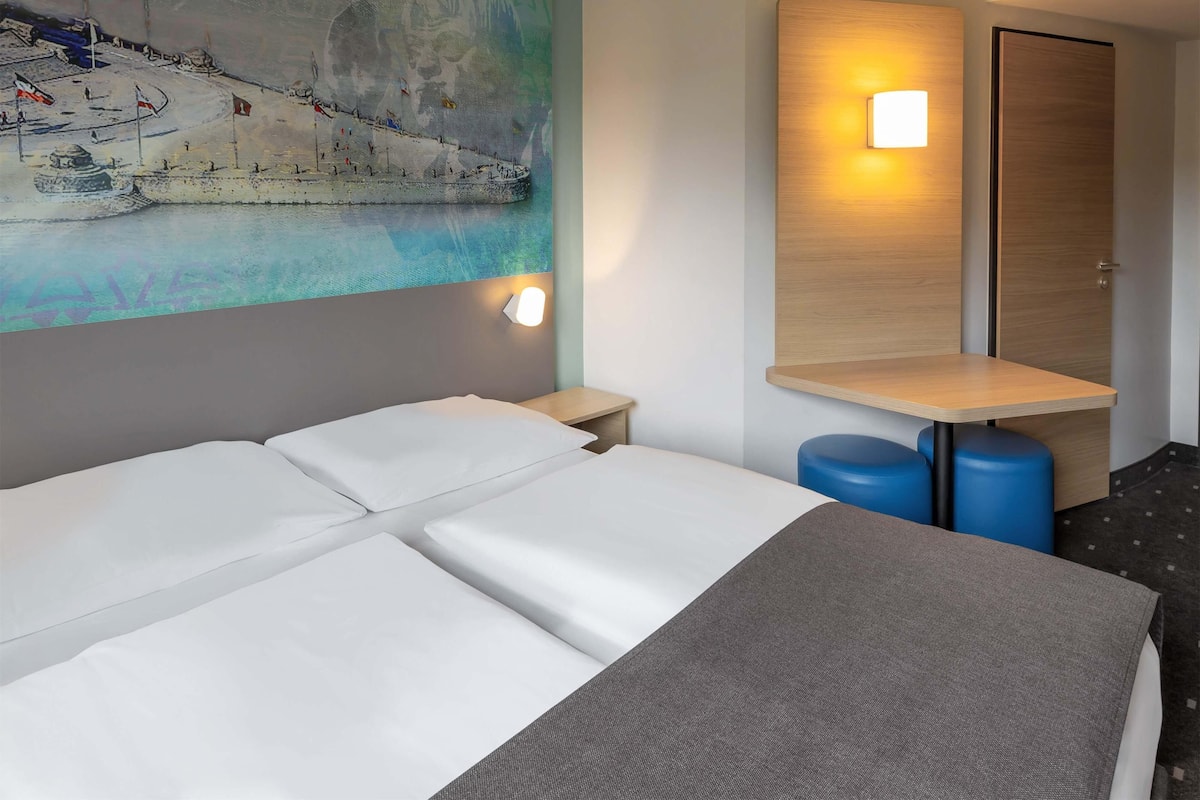 Doppelzimmer | Schreibtisch, laptopgeeigneter Arbeitsplatz, schallisolierte Zimmer