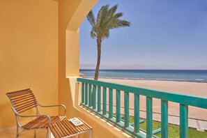 Minibar, in-room safe, desk, iron/ironing board - Bayview Taba Heights Resort (Taba Heights)