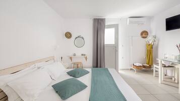 Economy Studio | 1 bedroom, hypo-allergenic bedding, in-room safe, individually decorated