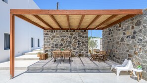 Exterior - Ippocampos (Milos)