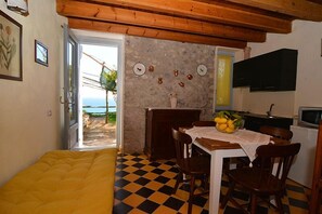 Cottage (accessible by climbing 80 steps) | Living area