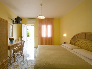 Chambre Double Supérieure | Coffres-forts dans les chambres, bureau, lits bébé (en supplément)