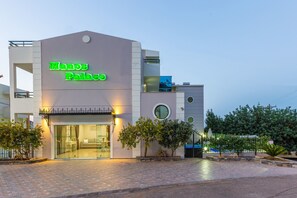 Front of property - Hotel Manos Palace (Mylopotamos)