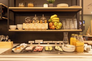 Päivittäinen buffetaamiainen maksusta