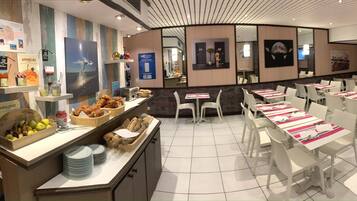 Daily buffet breakfast (EUR 12.90 per person)