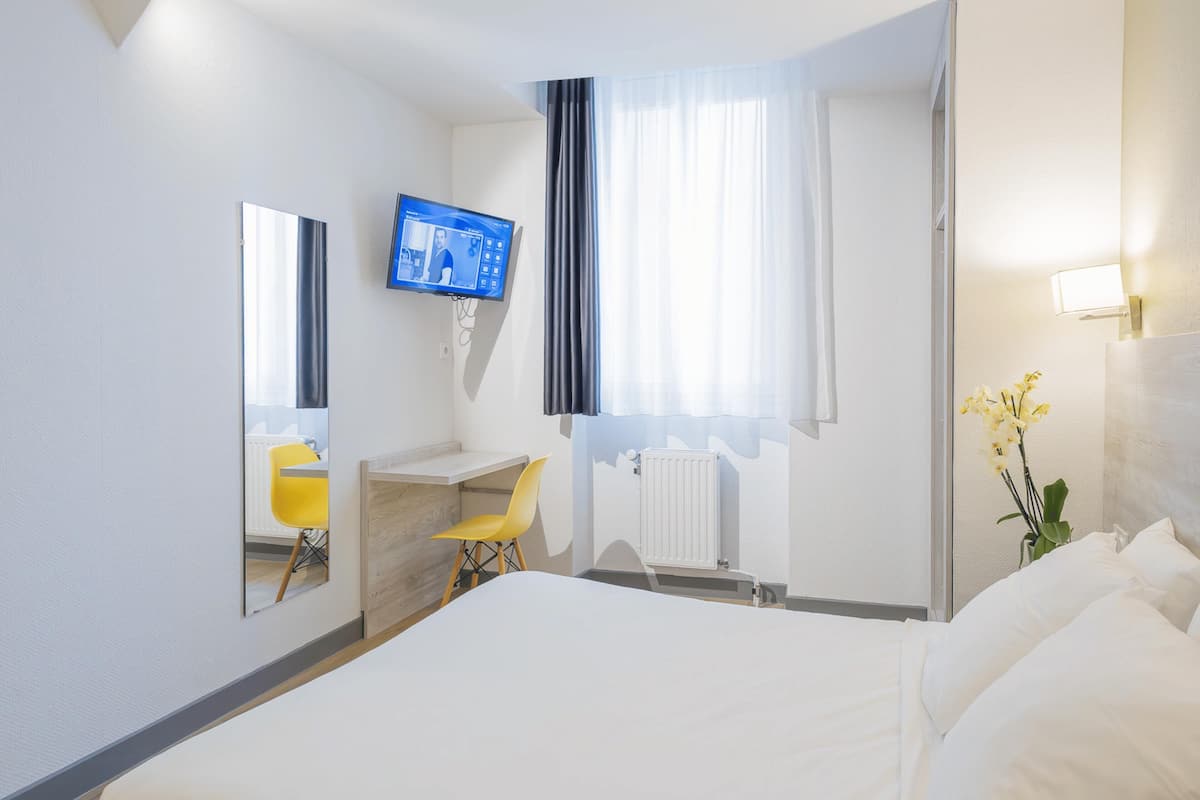 Individuell dekoriert, Schreibtisch, schallisolierte Zimmer