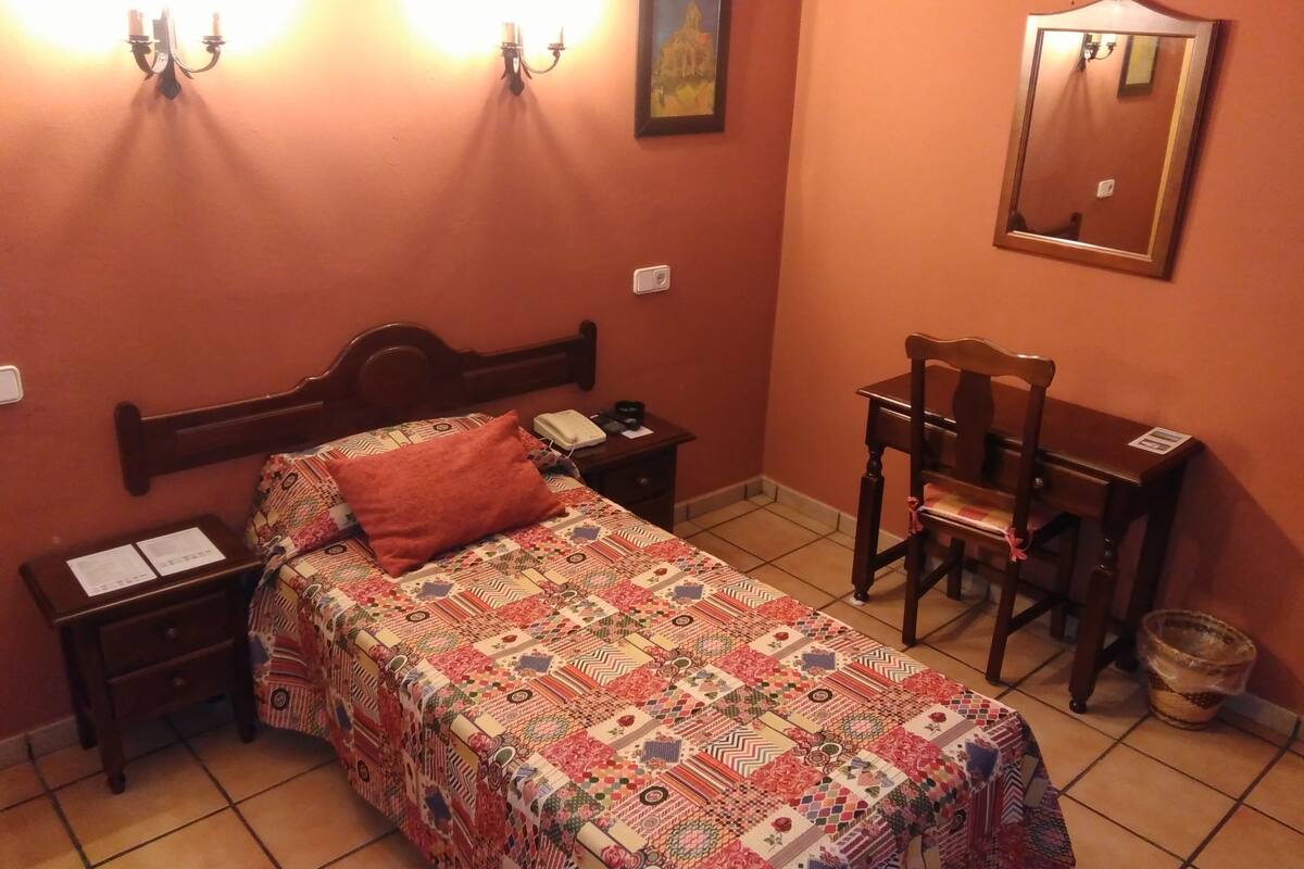 Chambre Simple, 1 lit une place, baignoire